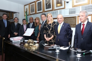 Da esq. para a dir., Luciano Bandeira, Fernando César Batista de Mattos , Carlos Santos Oliveira, Benedito Gonçalves, Rita Cortez, Antonio Laért Vieira Junior, Ana Tereza Basílio, Cherubin Helcias Schwartz Junior e Francisco Amaral