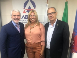 Da esq. para a dir., Carlos Eduardo Machado, Alessandra Duarte Caldeira Avila e Daniel Leonardo Ramos Martins