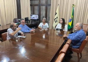 Da esq. para a dir., Marcelo Auler, Octávio Costa, Carmen Diniz, Maria Fernanda Fernandes Cunha e Armando de Souza. Foto: Moysés Corrêa