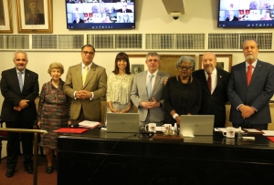 Da esq. para a dir., Jorge Alex Nunes Athias, Ana Lucia Lyra Tavares, Jorge Rubem Folena, Eugênia Ribas, Sydney Limeira Sanches, Edmée da Conceição Cardoso, Sergio Tostes e Fernando Neves da Silva