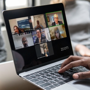 Da esq. para a dir., no alto, Leila Bittencourt, Miro Teixeira e Aldo Arantes; no meio, Sérgio Sant’Anna, Edmundo Franca de Oliveira e Rita Cortez; embaixo, Carlos Eduardo Machado