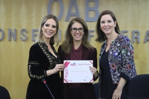 Da esq. para a dir., Luciana Nepomuceno, Luciana Lóssio e Daniela Borges