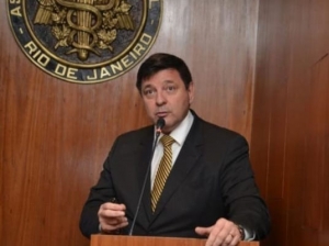 Cláudio Carneiro participa de seminário internacional e defende rigidez contra a corrupção