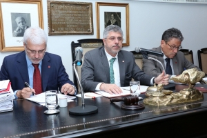 Da esq. para a dir., Carlos Eduardo Machado, Sydney Sanches e Antonio Laért Vieira Junior