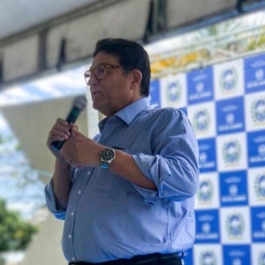 Arnon Velmovitsky discursando