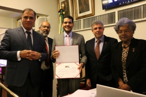 Da esq. para a dir., Jorge Rubem Folena, Sérgio Sant’Anna, Jorge Messias, Sydney Limeira Sanches e Edmée da Conceição Cardoso