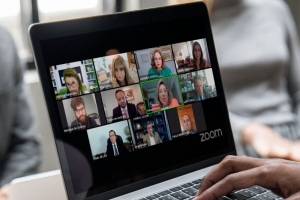 Três advogadas e dois advogados tomam posse em sessão extraordinária 