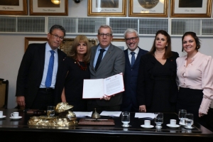Da esq. para a dir., Antonio Laért Vieira Junior, Rita Cortez, Ricardo Menezes, Carlos Eduardo Machado, Adriana Brasil Guimarães e Leila Pose Sanches