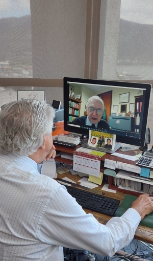 Paulo Lins e Silva assiste à palestra de Robert S. Barker na Reunião do Conselho da FIA