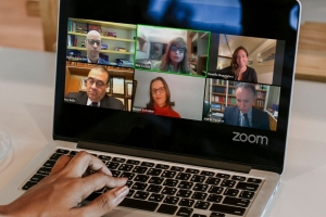 Debatedores criticam resistência no Judiciário à redução da superlotação nos presídios