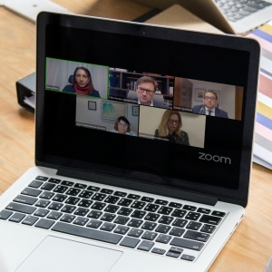 Da esq. para a dir., em cima, Marcia Dinis, Célio Pereira Neto  e Daniel Apolônio Vieira; embaixo, Ana Amelia Menna Barreto e Daniela da Rocha Brandão