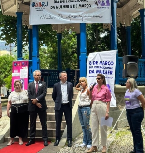 Adriana Guimarães representa o IAB nas comemorações pelo Dia Internacional da Mulher na OAB do Méier