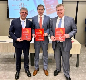 Da esq. para a dir., Sydney Limeira Sanches, Eduardo Mange e Gustavo Brigagão