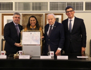 Da esq. para a dir., Sydney Limeira Sanches, Tia Ju, Bernardo Cabral e Luciano Bandeira