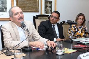 Da esq. para a dir., Aldo Rebelo, Francisco Carrera e Flávia Trentini