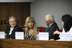 Da esq. para a dir. O presidente da Associação Brasileira da Indústria Têxtil e de Confecção (Abit), Fernando Pimentel; Rita Cortez; o desembargador do TJRJ Antonio Carlos Esteves Torres e Deborah Portilho