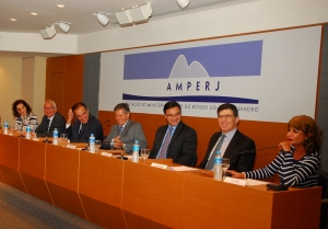 Da esq. para a dir., Paloma Lamego, Marcos Chut, Hugo Leal, Ertulei Laureano, Eduardo Gussem, Luciano Bandeira e Rita Cortez