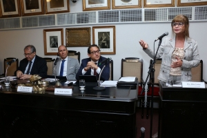 Da esq. para a dir., André Fontes, Paulo Renato Fernandes da Silva, Daniel Apolônio Vieira e, na tribuna, Rita Cortez