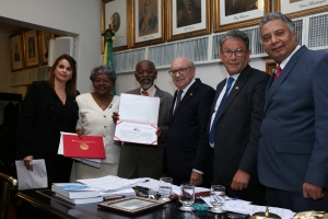 Da esq. para a dir., Adriana Brasil Guimarães, Edmée da Conceição Ribeiro Cardoso, Carlos Alves Moura, Sergio Tostes, Antonio Laért Vieira Junior e Humberto Adami