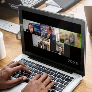 Da esq. para a dir., no alto, Leila Bittencourt, Edmundo Franca de Oliveira e Rita Cortez; embaixo, Jorge Rubem Folena e Carlos Eduardo Machado