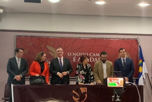 Da esq. para a dir., Leonardo Camello, Marina Roma, Bruno Baptista, Maria Luiza Ramos, Stefano Toscano e Fábio Túlio Barroso