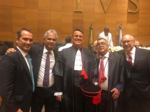 Da esq. para a dir., o procurador da Fazenda Nacional Allan Tintonelli; o prefeito de Miracema, Clovis Tostes; Claudio de Melo Tavares, o desembargador Custódio Tostes e Sérgio Tostes