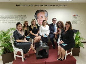 Da esq. para a dir., Maria Luciana Souza, Maria Adélia Campello Rodrigues Pereira, Ana Paula Canto de Lima, Ana Amelia Menna Barreto, Luciano Bandeira, Monica Alexandre Santos e Adriana Brasil Guimarães