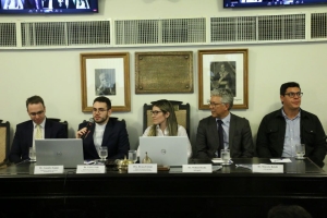 Da esq. para a dir., Leandro Sender, Victor Tulli, Bruna Feitosa, William Rocha e Marcelo Bolelli Magalhães