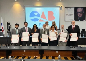  Da esq. para a dir., atrás, Paula Frassinetti Mattos e Rita Cortez; na frente, Clodomir Araujo Junior, Marcelo Augusto Nobre, Marina Cristine Pantoja Bernardes, Antonio José de Mattos Neto, Evanilde Gomes Franco, Luiz Alberto Gurjão Sampaio de Cavalcante Rocha e Pedro Bentes Pinheiro Filho. Fotos: Antônio Mattos.