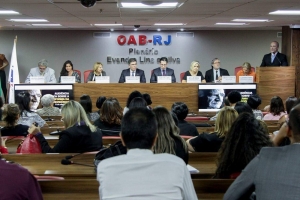Suzani Ferraro representa Rita Cortez em debate na OAB/RJ sobre a Reforma da Previdência