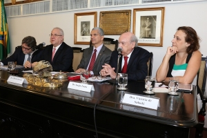  Da esq. para a dir., Nélio Machado, Carlos Roberto Schlesinger, Gilberto Garcia, Sergio Tostes e Victória de Sulocki