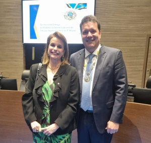  Adriana Brasil Guimarães e Alfredo Hilário de Souza