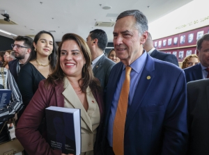 Érica Guerra e Luís Roberto Barroso. Foto: Antonio Augusto/STF