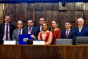 Membro honorário do IAB é homenageado com a Medalha Tiradentes 