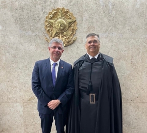 Da esq. para a dir., Sydney Limeira Sanches e Flávio Dino