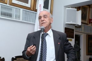 ISS deve ser pago pelos taxistas, e não pelas cooperativas, defende o IAB