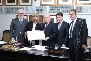 Da esq. para a dir., Carlos Eduardo Machado, Rita Cortez, afirmou Luiz Périssé Duarte Junior, Renato José Cury e Antonio Laért Vieira Junior