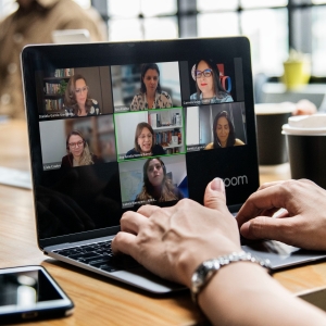 Da esq. para a dir., no alto, Daniela Giacobbo, Ana Karina Souza e Carmela Grüne; no meio, Lívia Castro, Ana Amelia Menna Barreto e Daniela Cardeal; embaixo, Isabela Ramagem