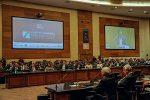 ‘Direitos humanos são patrimônio natural da humanidade’, afirma Carlos Roberto Schlesinger