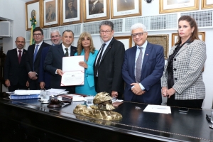 Da esq. para a dir., Theophilo Antonio Miguel Filho, Luciano Bandeira, Carlos Eduardo Machado, Leonardo de Carvalho Ribeiro Gonçalves, Rita Cortez, Antonio Laért Vieira Junior, Manoel Messias Peixinho e Adriana Brasil Guimarães