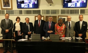 Da esq. para a dir., Nelson Gustavo Alves, Leda Maria Lima, Nelson Alves, Antônio Laért Vieira Júnior, Sydney Limeira Sanches, Edmée da Conceição Cardoso, Sérgio Tostes e Sergio Mazzillo