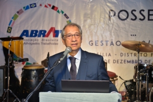 Coordenador Regional do Centro-Oeste representa o IAB na posse na nova Diretoria da Abrat