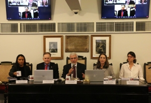Da esq. para a dir., Anelise Assumpção, Aniello Miranda Aufiero, Carlos Eduardo Machado, Marcia Dinis e Ana Luíza de Sá