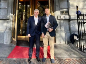 Da esq. para a dir., Sydney Limeira Sanches e Alonso Hernandez-Pinzon