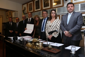 Da esq. para a dir., Fábio Goulart Villela, Cláudio Brandão, Carlos Eduardo Machado, Pedro Trovão do Rosário, Rita Cortez, Antonio Laért Vieira Junior, Adriana Brasil Guimarães e Cláudio Carneiro