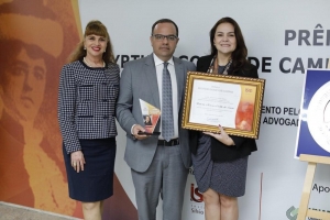 Da esq. para a dir., Kátia Tavares, André Meira e Roberta Menezes Coelho de Souza