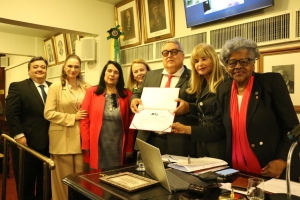Posse de Luciano Bandeira de Tolla, ao lado de familiares