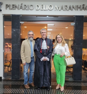 Da esq. para a dir., Roberto Fragali, Cláudio José Montesso e Benizete Medeiros
