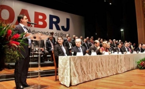 Rita Cortez representa o IAB na posse da OAB-RJ no Theatro Municipal