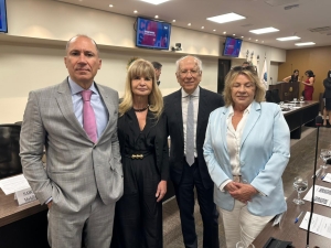  Da esq. para a dir., Paulo Renato Fernandes, Rita Cortez, Nabor Bulhões e Ana Amélia Menna Barreto